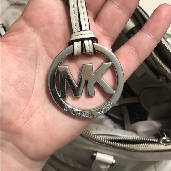 Michael Kors white leather purse - Picture 4 of 7